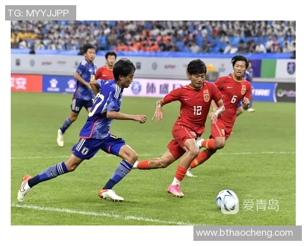 巴赛队与香港队激战正酣展现足球魅力与团队精神的精彩对决